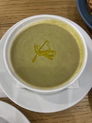 Broccoli cauliflower herb soup- a pass   at Cloud Cakes - Mandar in Paris