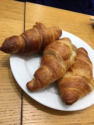 Croissant at Cloud Cakes - Mandar in Paris