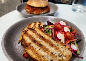 Grilled cheese sandwich at Cloud Cakes - Mandar in Paris