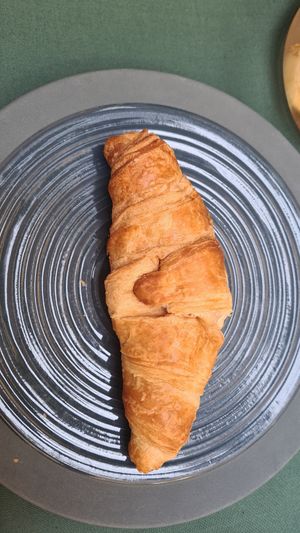 Croissant at Cloud Cakes - Mandar in Paris
