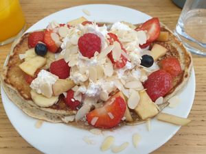 Pancakes with whipped cream, fruit, almonds, maple syrup at Cloud Cakes - Mandar in Paris