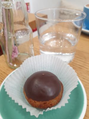 Profiterole at Cloud Cakes - Mandar in Paris