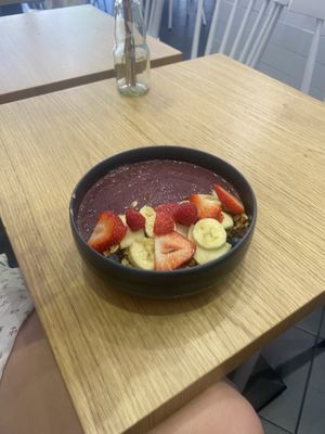 acai bowl  at Cloud Cakes - Mandar in Paris