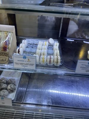 Macarons  at Cloud Cakes - Mandar in Paris