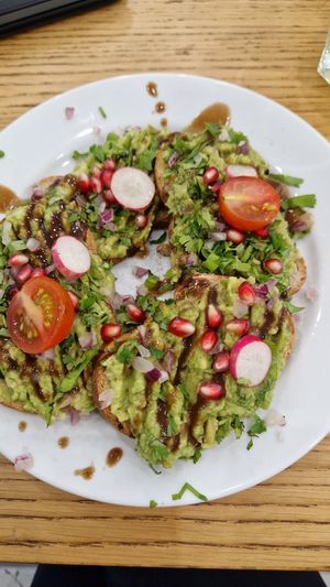 Avocado toast at Cloud Cakes - Mandar in Paris