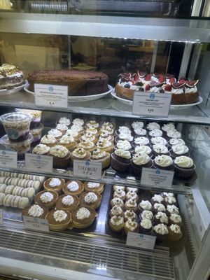   at Cloud Cakes - Mandar in Paris