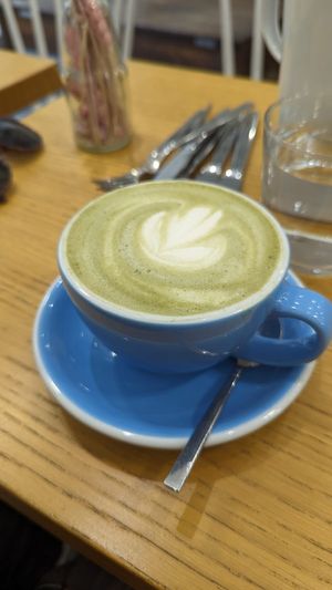 Matcha latte at Cloud Cakes - Mandar in Paris