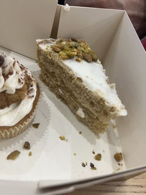 It was very dry and no flavour   at Cloud Cakes - Mandar in Paris