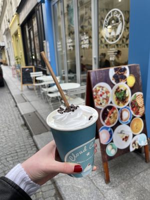 Hot chocolate with cream   at Cloud Cakes - Mandar in Paris
