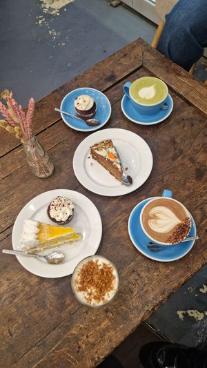 Les gâteaux sont excellents ! Et gros coup de coeur pour la boisson Steamer au speculoos et lait de soja. at Cloud Cakes - Mandar in Paris