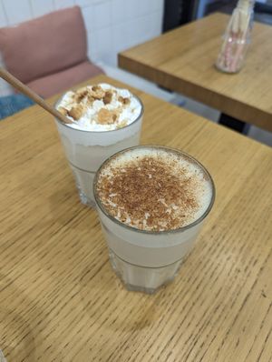 Milk shake and iced chai at Cloud Cakes - Mandar in Paris