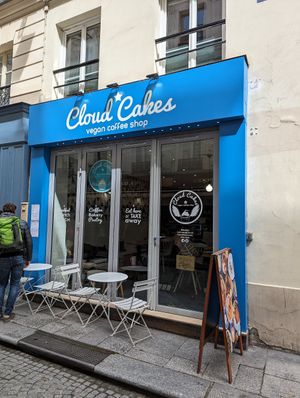Outside at Cloud Cakes - Mandar in Paris