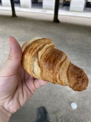 Croissant - 5/5  at Cloud Cakes - Mandar in Paris