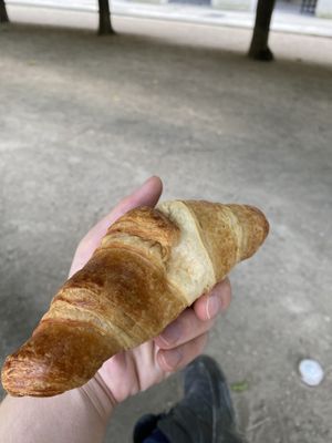 Croissant - 5/5  at Cloud Cakes - Mandar in Paris