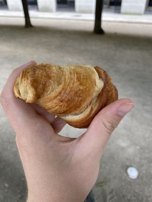Croissant - 5/5  at Cloud Cakes - Mandar in Paris