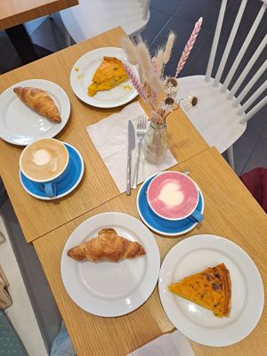 Quiche, latte, croissants at Cloud Cakes - Mandar in Paris
