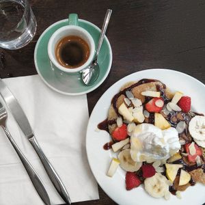 chocolate pancakes and coffee at Cloud Cakes - Mandar in Paris