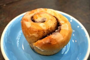 Cinnamon Roll at Cloud Cakes - Mandar in Paris