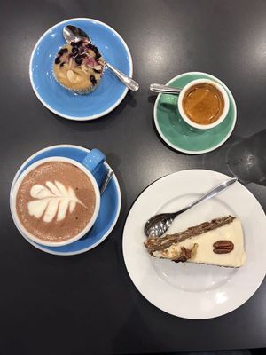 Vanilla and red fruits muffin &coffee/hot chocolate and carrot cake at Cloud Cakes - Mandar in Paris