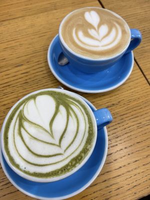 Matcha latte and cafe lattee  at Cloud Cakes - Mandar in Paris