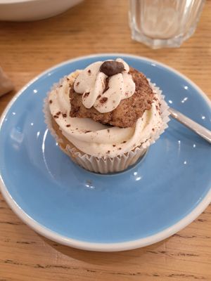 Tiramisu cupcake at Cloud Cakes - Mandar in Paris
