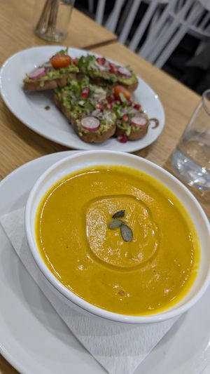 Soup of the day and avocado toast at Cloud Cakes - Mandar in Paris