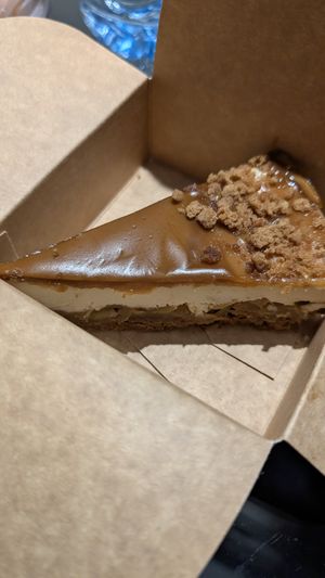 The unmissable lotus cheesecake at Cloud Cakes - Mandar in Paris