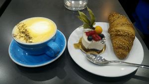 Breakfast at Cloud Cakes at Cloud Cakes - Mandar in Paris
