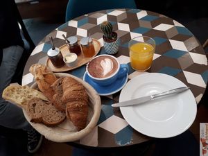 Breakfast at Cloud Cakes - Mandar in Paris
