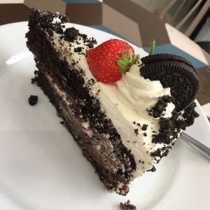 Big slice of Oreo strawberry cake! at Cloud Cakes - Mandar in Paris