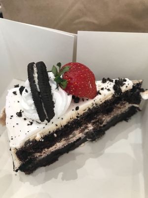 Vegan cookies &cream cheesecake €5! Can eat in or get a free box to take it away in. at Cloud Cakes - Mandar in Paris