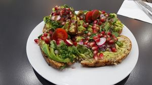 Avocado toast at Cloud Cakes - Mandar in Paris