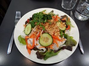 Cloud salad (rice noodles, veggies, peanuts and fried onions) at Cloud Cakes - Mandar in Paris