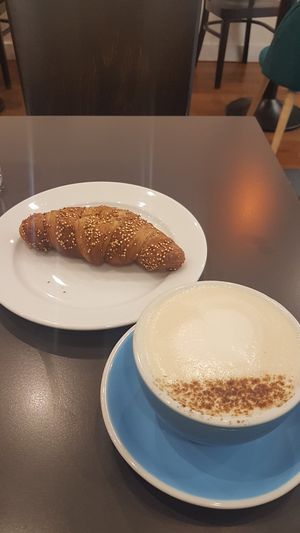 Chai latte and croissant at Cloud Cakes - Mandar in Paris