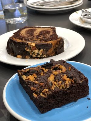 Chocolate cake and brownie at Cloud Cakes - Mandar in Paris