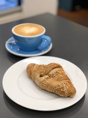 Croissant and latte at Cloud Cakes - Mandar in Paris