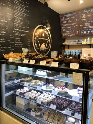 So many options!!!! at Cloud Cakes - Mandar in Paris