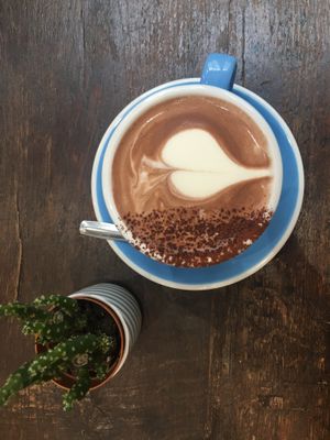 Cioccolata calda spettacolare  at Cloud Cakes - Mandar in Paris