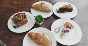 Croissant, cheesecake, marble cake, chocolate cake at Cloud Cakes - Mandar in Paris