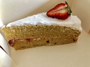 Vegan cake at Cloud Cakes - Mandar in Paris