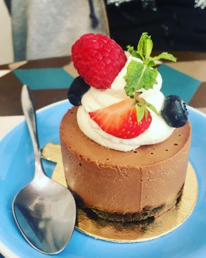 Tart for the pastry case at Cloud Cakes - Mandar in Paris