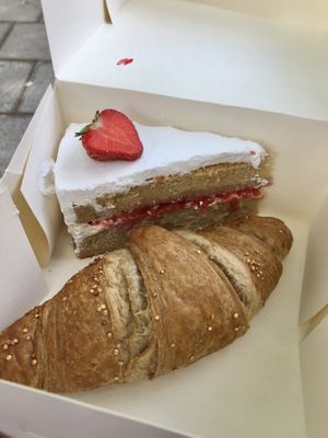 So good!!!! at Cloud Cakes - Mandar in Paris