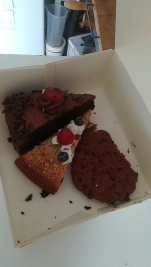 Take way pieces of Cakes :) at Cloud Cakes - Mandar in Paris