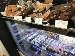 Showcase 2 at Cloud Cakes - Mandar in Paris