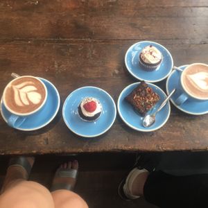 Hot chocolates, cupcakes and a brownie  at Cloud Cakes - Mandar in Paris