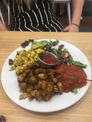 Brunch- scrambled tofu and potatoes at Cloud Cakes - Mandar in Paris