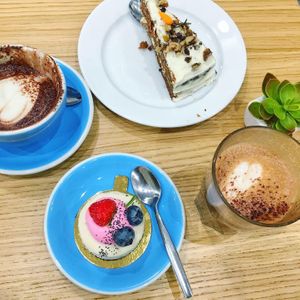 Cheesecake and carrot cake at Cloud Cakes - Mandar in Paris