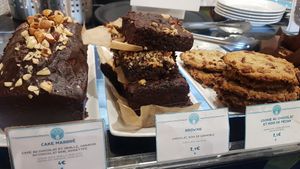 Big selection at Cloud Cakes - Mandar in Paris