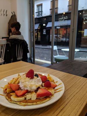 Pancakes with caramel at Cloud Cakes - Mandar in Paris