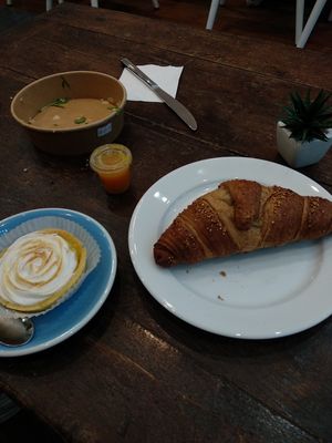 Breakfast at Cloud Cakes - Mandar in Paris